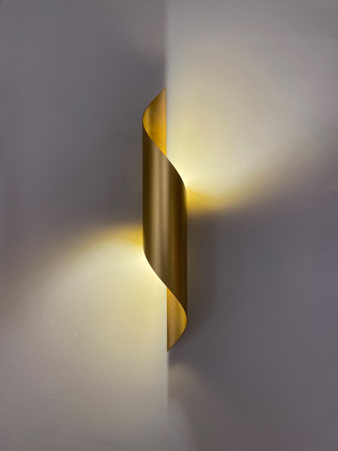 WALL LAMP